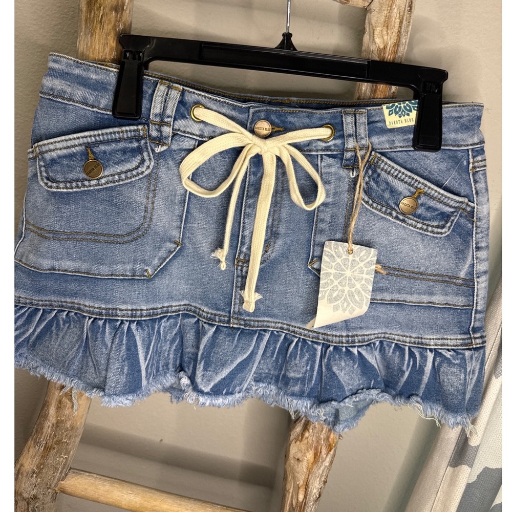 Dakota Blue ruffle-hem denim mini ruffle hem skirt Y2K-inspired piece M NWT